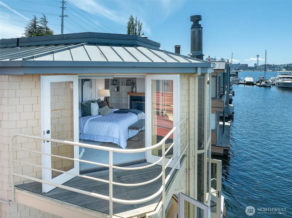 10 E Roanoke Street Seattle WA 98102