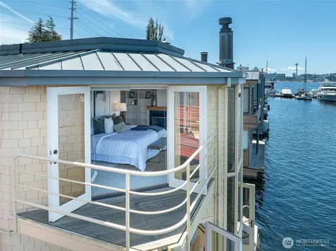 10 E Roanoke Street Seattle WA 98102
