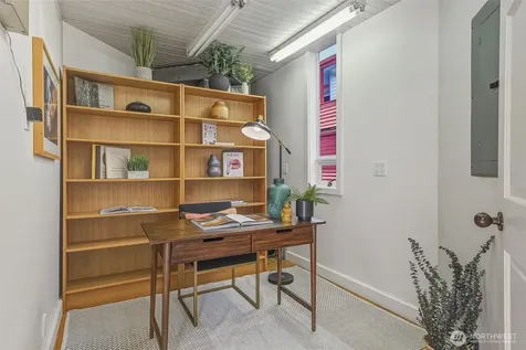 10 E Roanoke Street Seattle WA 98102