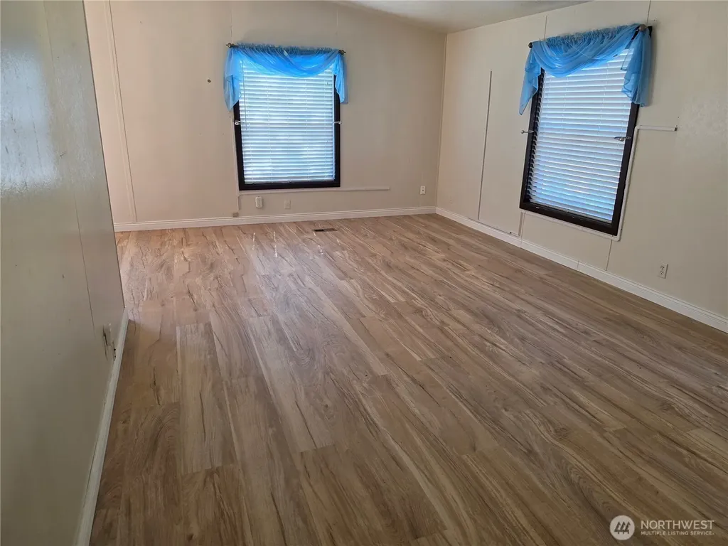 523 W Elma Hicklin Street Mccleary WA 98557