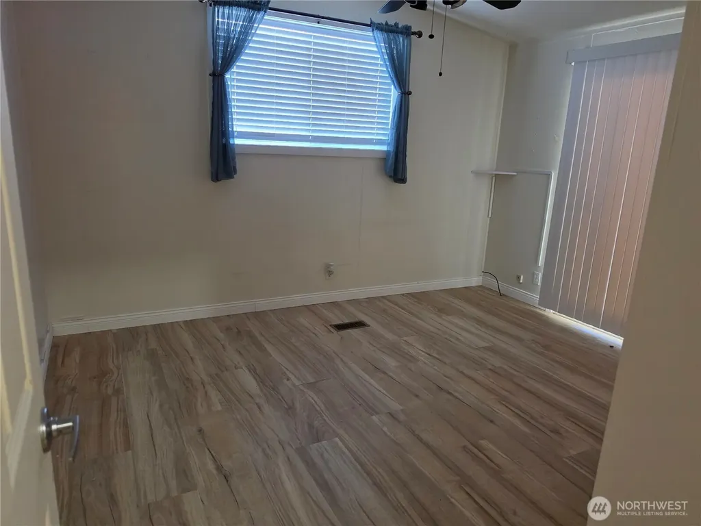 523 W Elma Hicklin Street Mccleary WA 98557