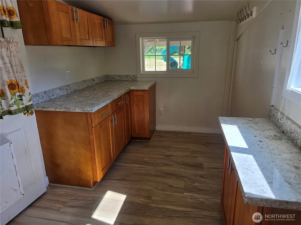 523 W Elma Hicklin Street Mccleary WA 98557