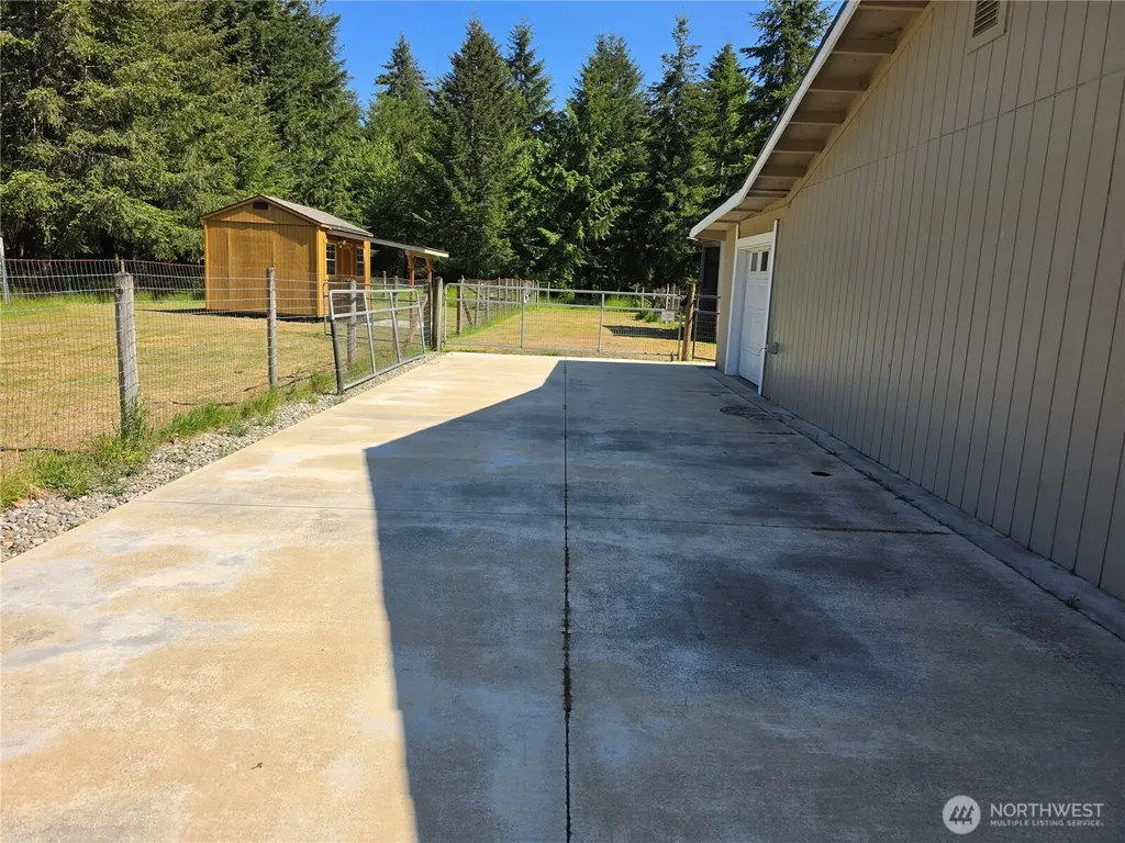 523 W Elma Hicklin Street Mccleary WA 98557