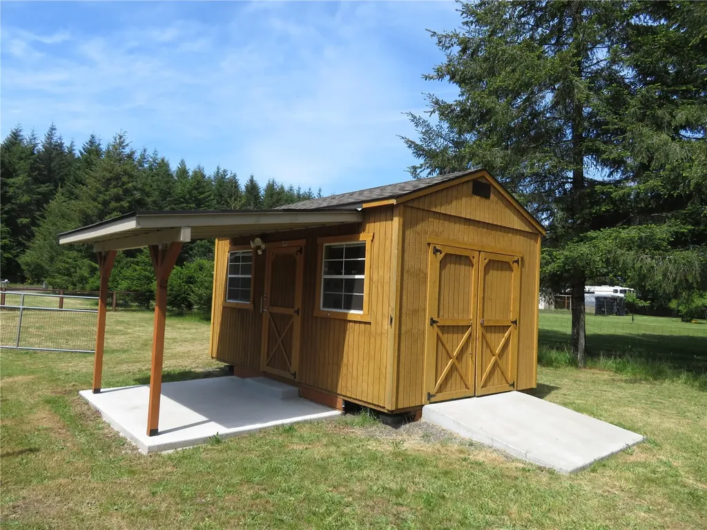 523 W Elma Hicklin Street Mccleary WA 98557