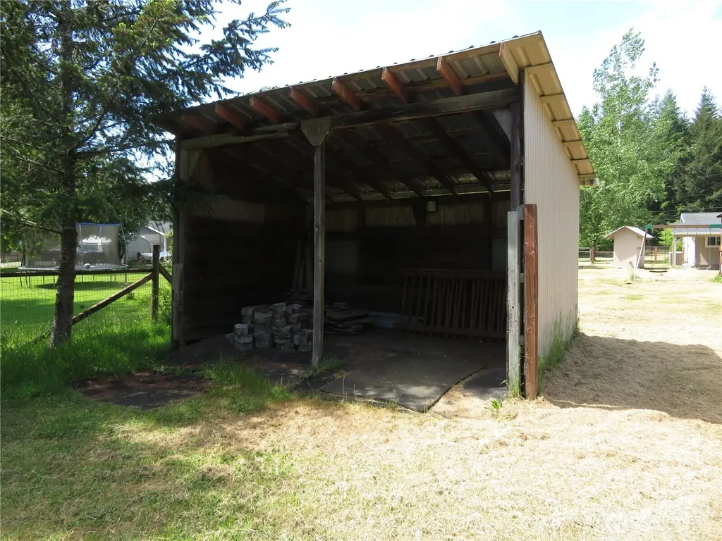 523 W Elma Hicklin Street Mccleary WA 98557