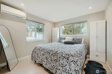 12534 5th Avenue NE Seattle WA 98125