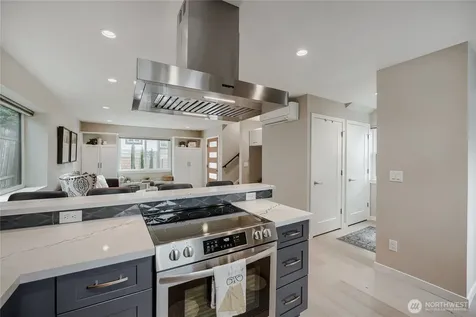 12534 5th Avenue NE Seattle WA 98125