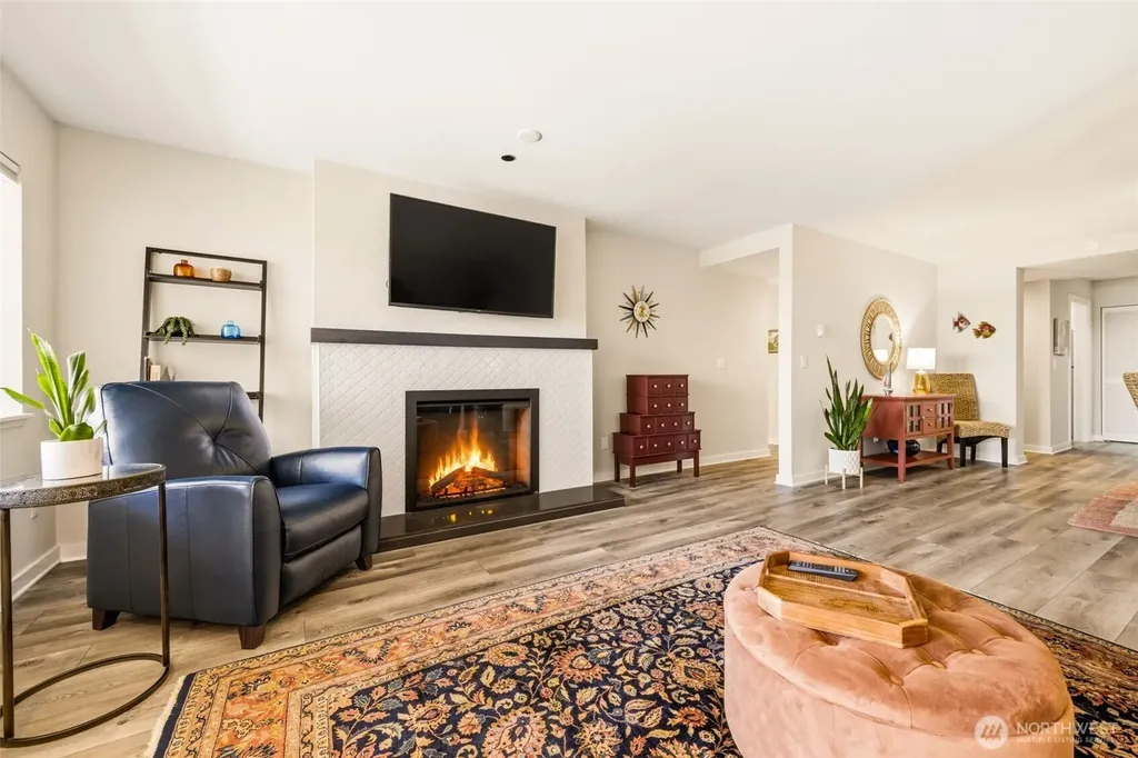 1902 Bridgeport Way W University Place WA 98466