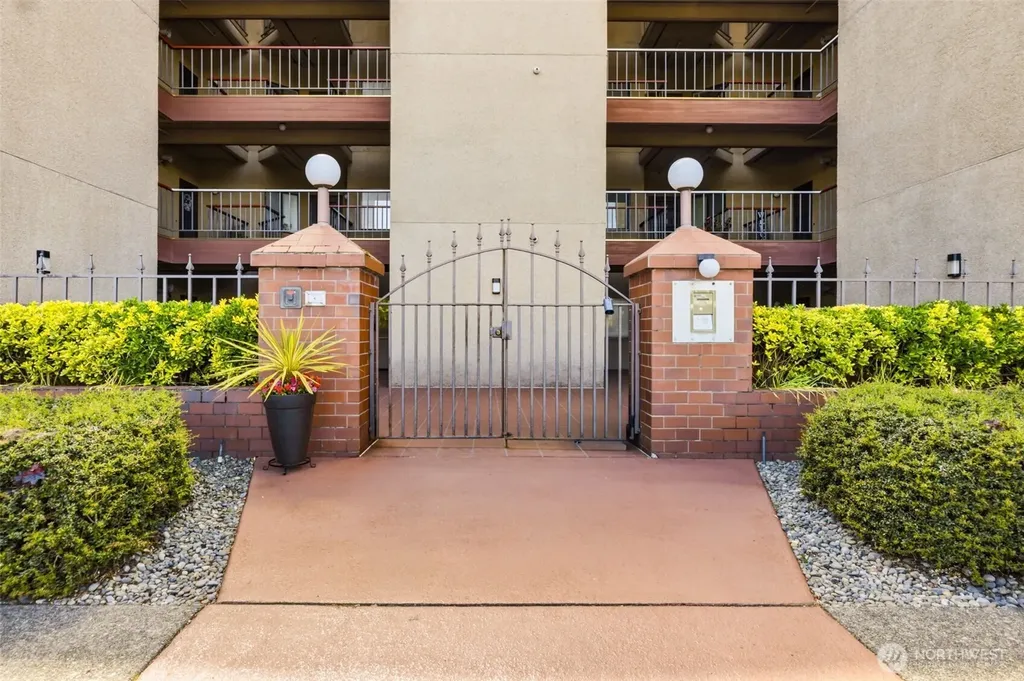 1902 Bridgeport Way W University Place WA 98466