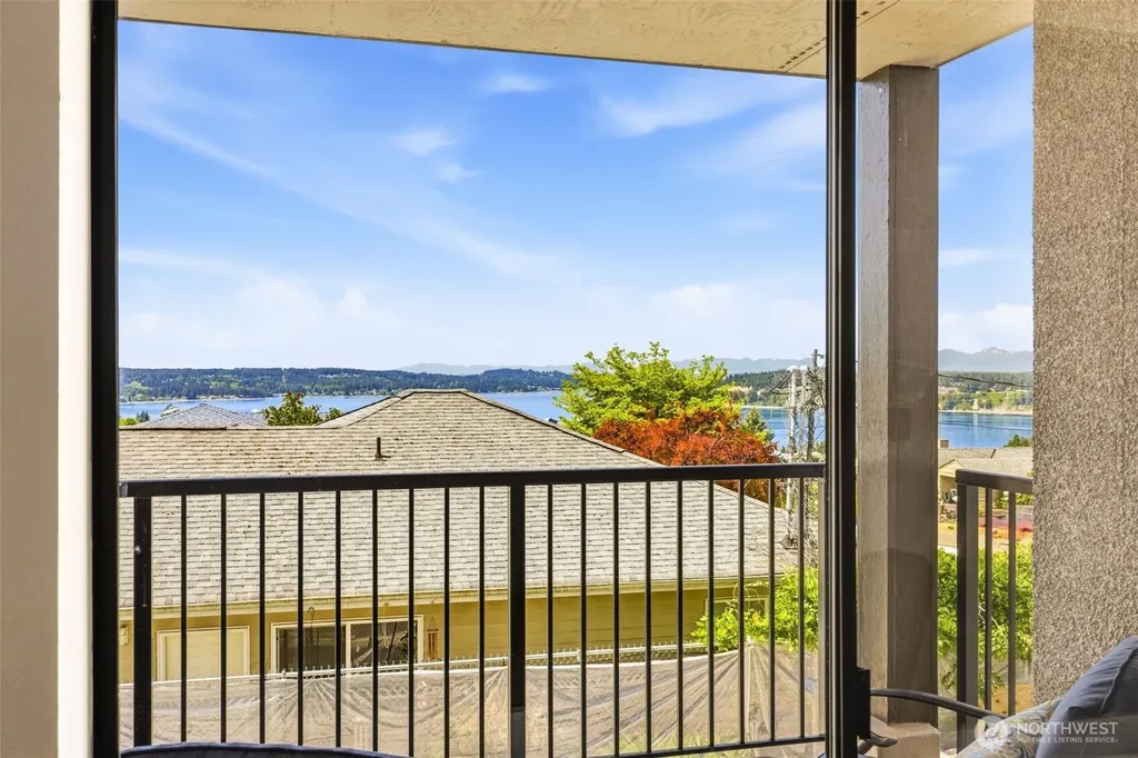 1902 Bridgeport Way W University Place WA 98466