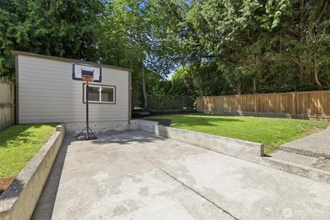18823 SE 42nd Street Issaquah WA 98027