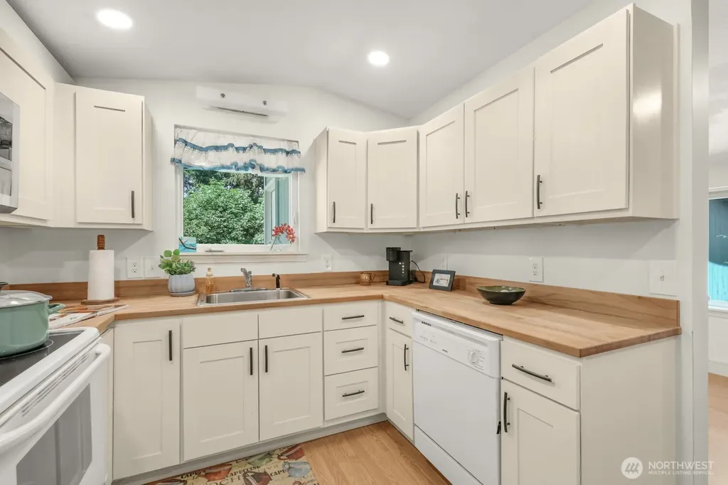 28103 R Street Ocean Park WA 98640
