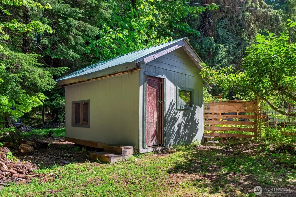 52225 SE 496th Place Greenwater WA 98022