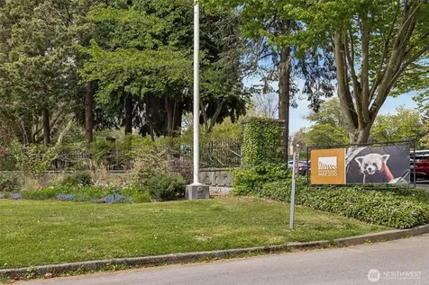 5819 Phinney Avenue N Seattle WA 98103