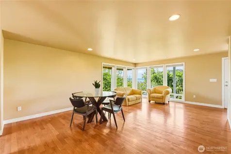 5802 Upland Terrace NE Tacoma WA 98422