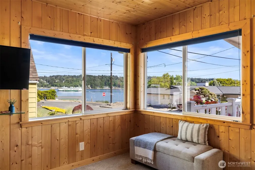 2708 E 10th Street Bremerton WA 98310