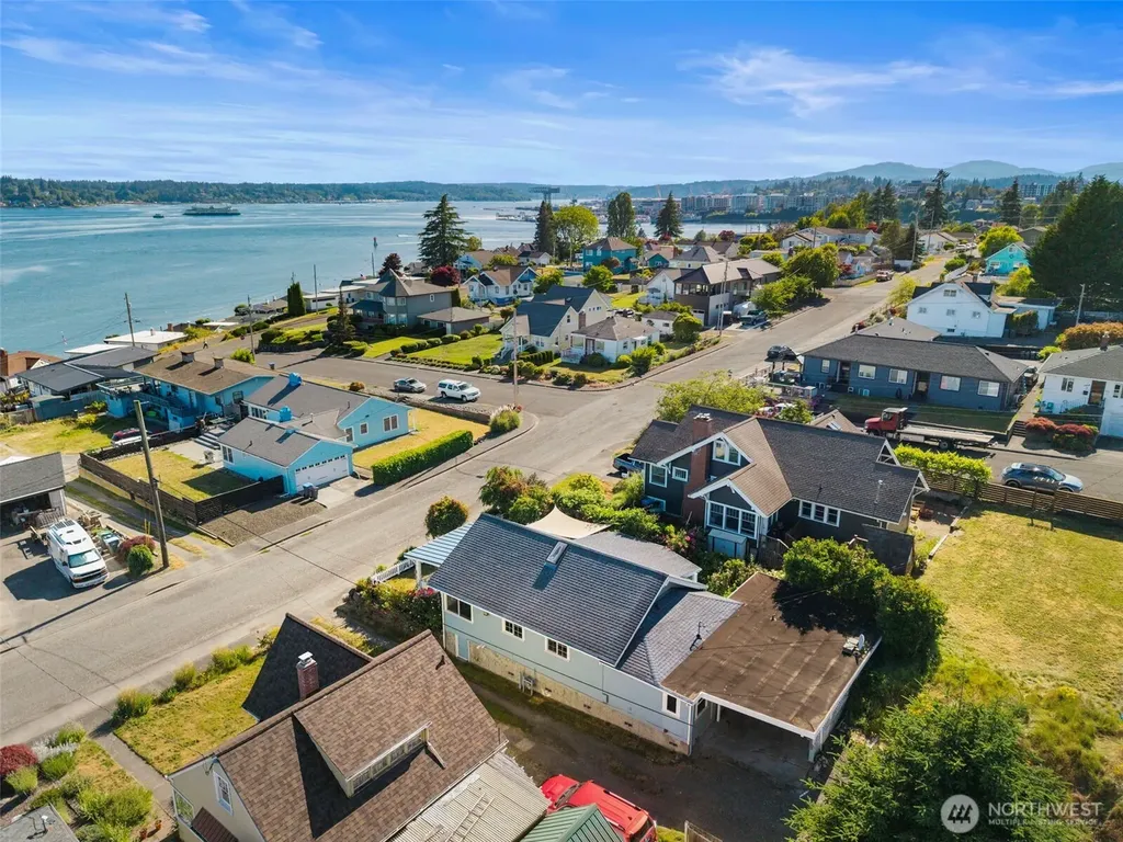 2708 E 10th Street Bremerton WA 98310