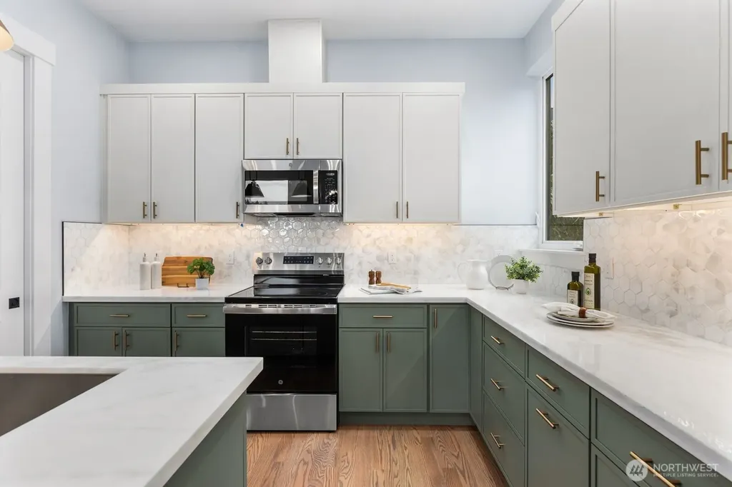 4559 34th Avenue S Seattle WA 98118