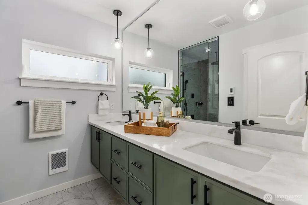 4559 34th Avenue S Seattle WA 98118