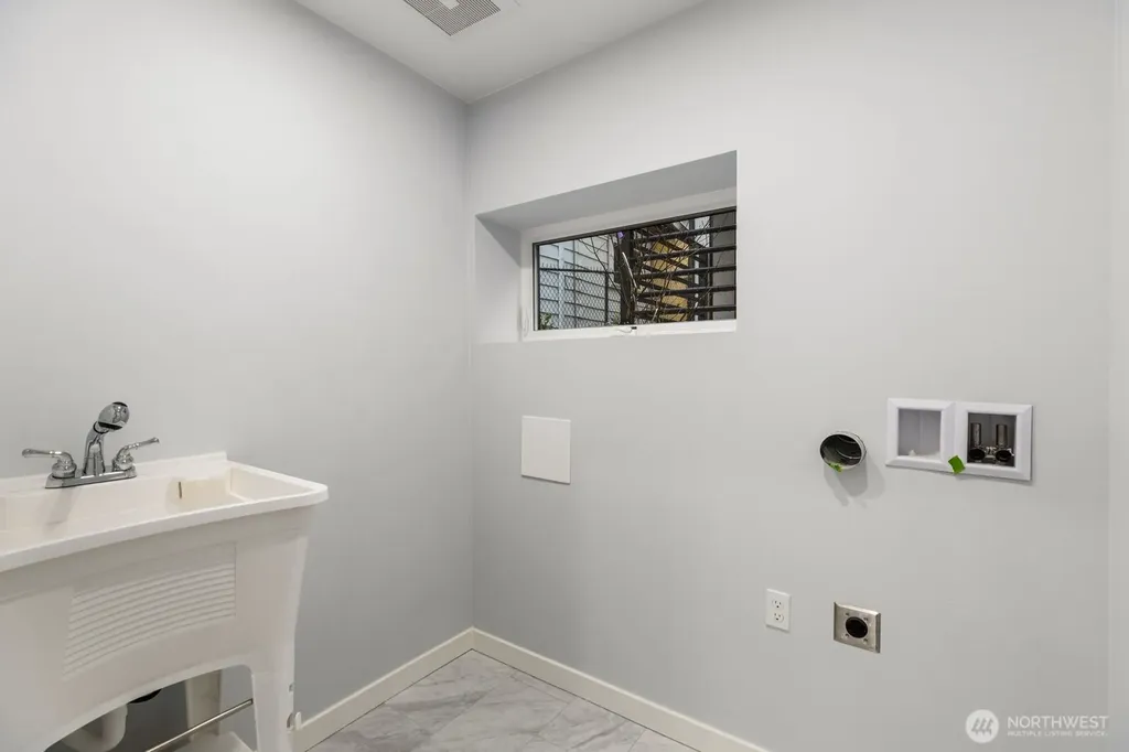 4559 34th Avenue S Seattle WA 98118