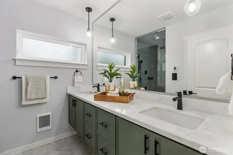 4559 34th Avenue S Seattle WA 98118