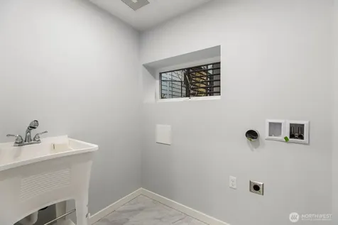 4559 34th Avenue S Seattle WA 98118