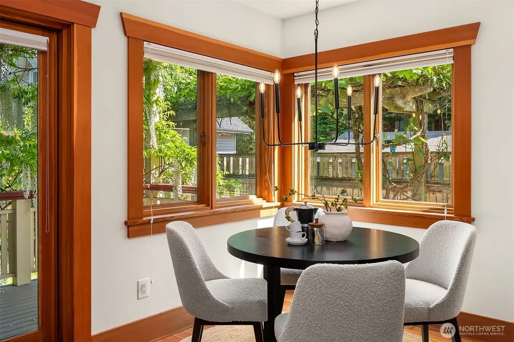 5216 9th Avenue NW Seattle WA 98107