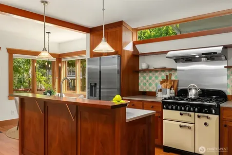 5216 9th Avenue NW Seattle WA 98107