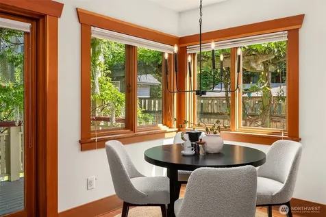 5216 9th Avenue NW Seattle WA 98107