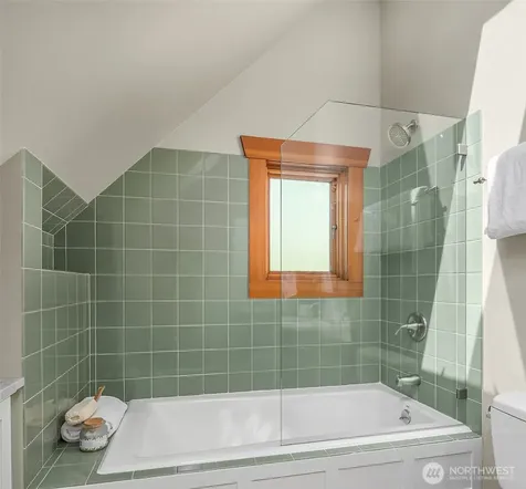 5216 9th Avenue NW Seattle WA 98107