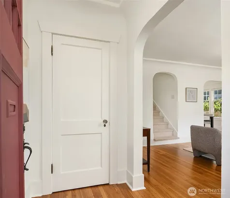 5216 9th Avenue NW Seattle WA 98107