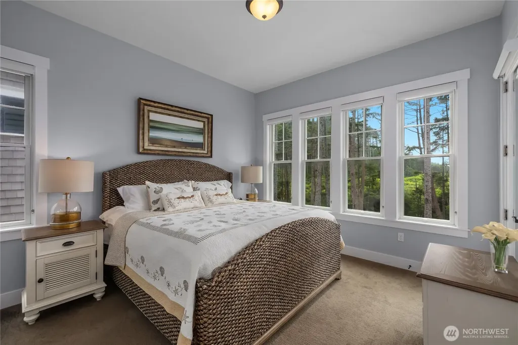 61 Seaside Lane Pacific Beach WA 98571