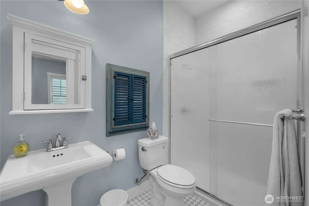 61 Seaside Lane Pacific Beach WA 98571