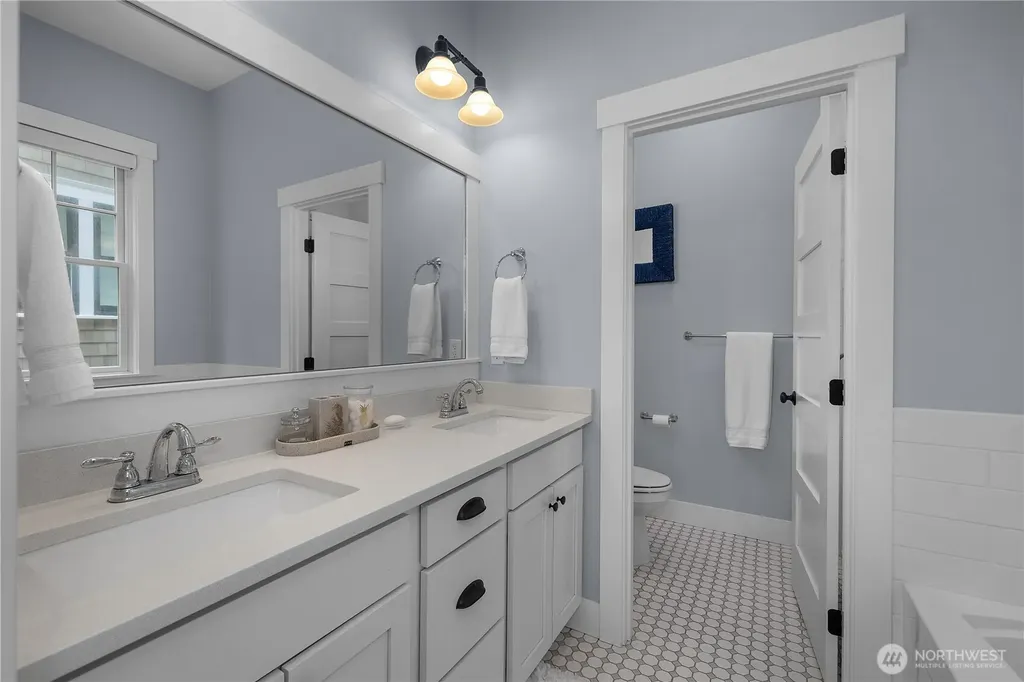 61 Seaside Lane Pacific Beach WA 98571