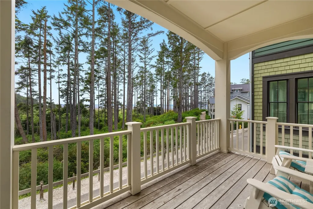 61 Seaside Lane Pacific Beach WA 98571