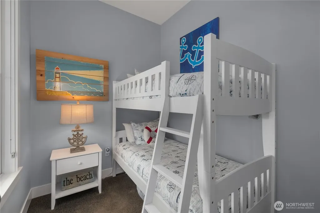 61 Seaside Lane Pacific Beach WA 98571