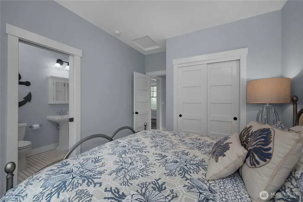 61 Seaside Lane Pacific Beach WA 98571