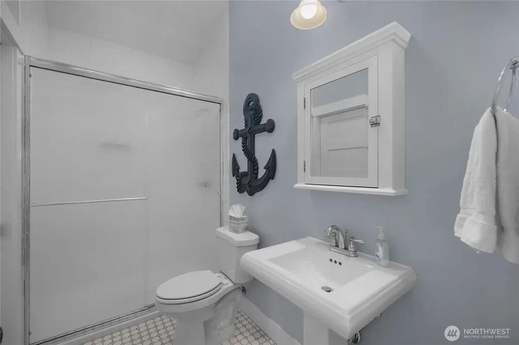 61 Seaside Lane Pacific Beach WA 98571
