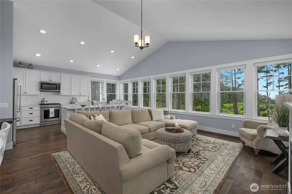 61 Seaside Lane Pacific Beach WA 98571