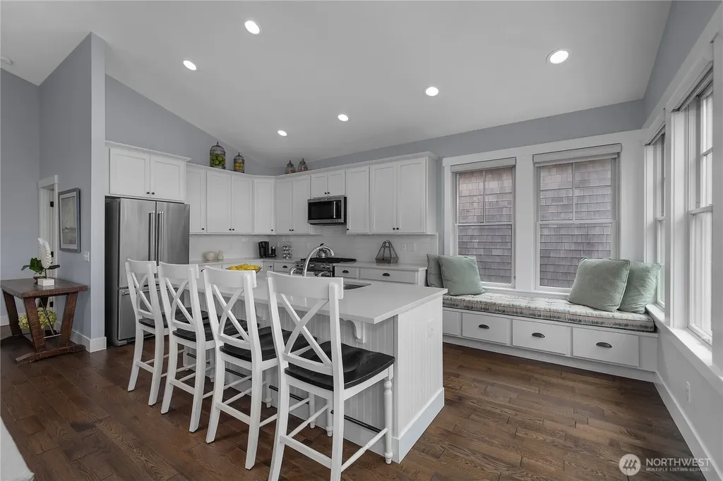 61 Seaside Lane Pacific Beach WA 98571