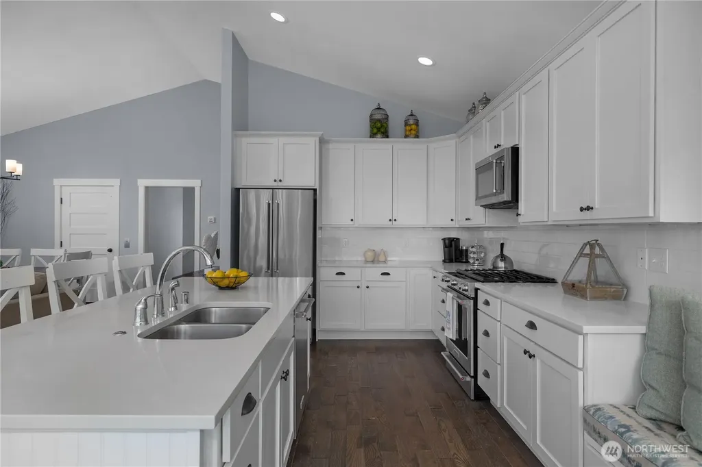 61 Seaside Lane Pacific Beach WA 98571