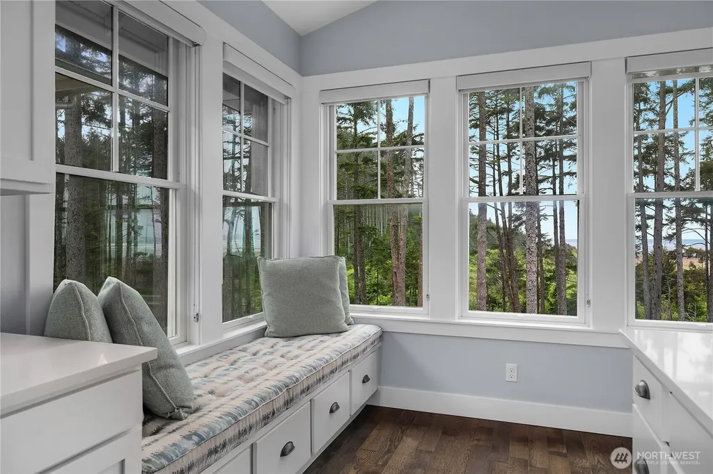 61 Seaside Lane Pacific Beach WA 98571