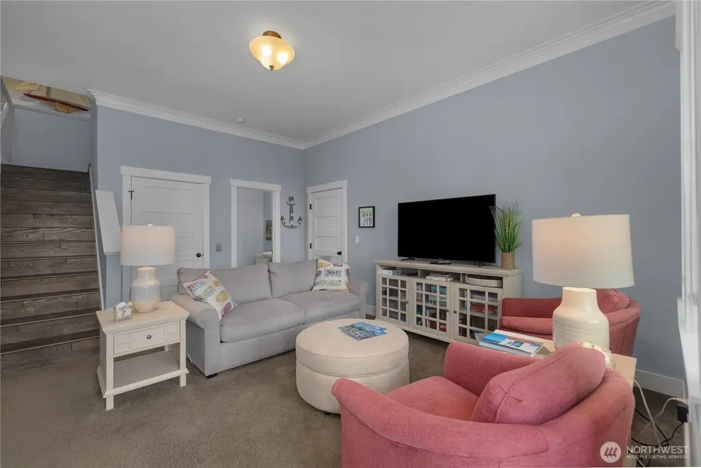 61 Seaside Lane Pacific Beach WA 98571