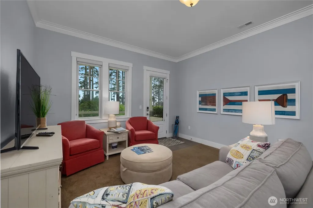 61 Seaside Lane Pacific Beach WA 98571