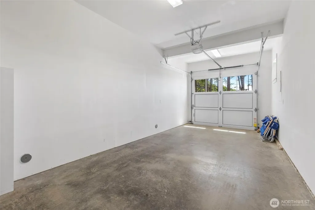 61 Seaside Lane Pacific Beach WA 98571