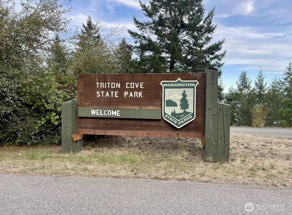 7611 N Triton Heights Road Lilliwaup WA 98555