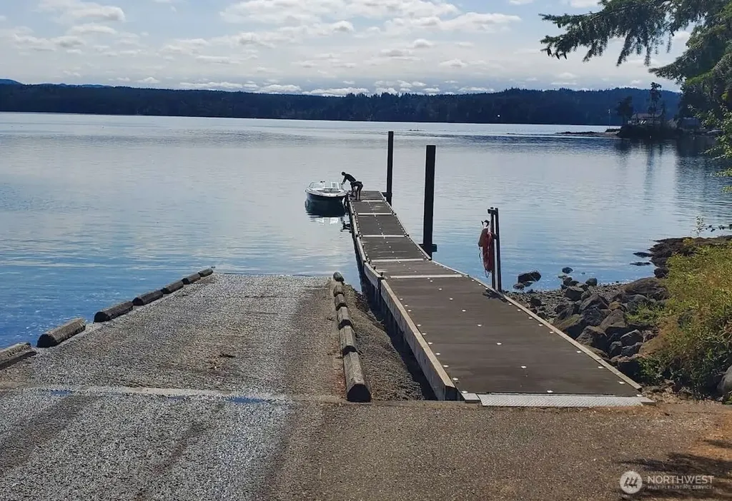 7611 N Triton Heights Road Lilliwaup WA 98555