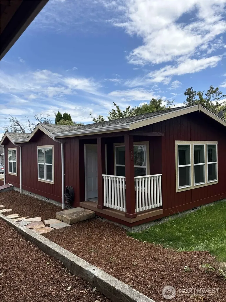 826 Chester Avenue Bremerton WA 98337