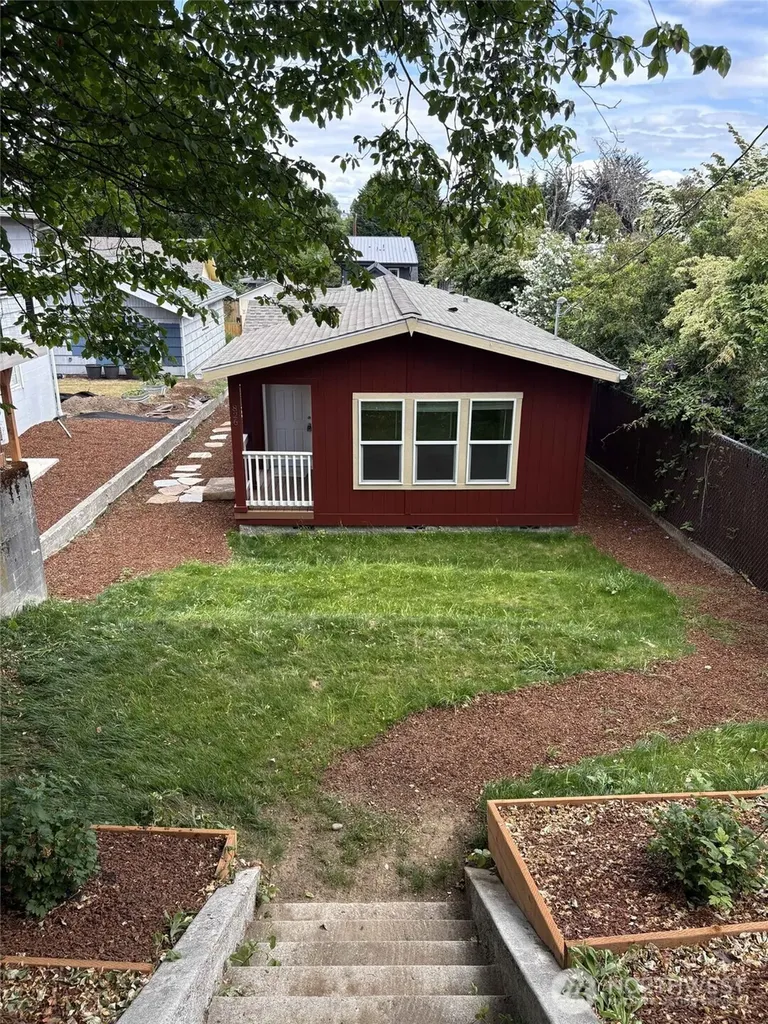 826 Chester Avenue Bremerton WA 98337