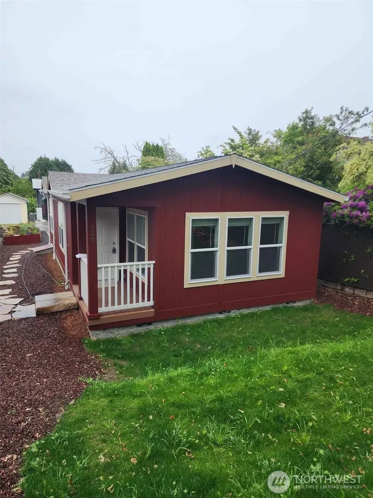 826 Chester Avenue Bremerton WA 98337
